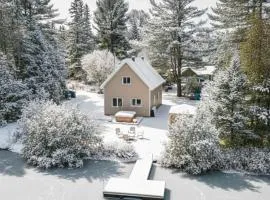 Le Lac Apaisant - Rustic Haven by the Water