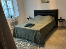 Quiet and bright studio in Gorze, Hotel in Gorze