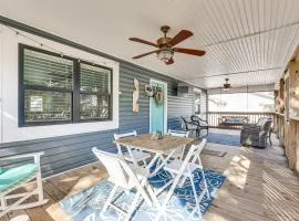 Play and Unwind, Oak Island Home Less Than 2 Mi to Beach!