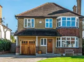 Entire Family Home with Massive Garden & Driveway