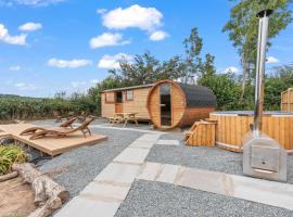 Starry Nights Escape - Hot Tub & Sauna, hotel in Yarpole