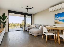 Modern Coastal Apartment - Walk to beach and shops，位于巴迪纳的酒店