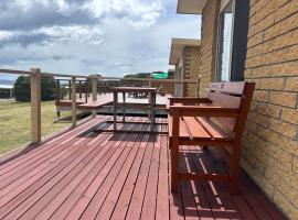 White Sands – Coastal Comfort Made Easy, Hotel in Four Mile Creek