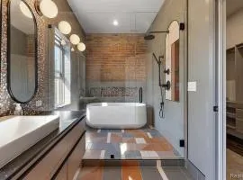 Carriage House with garage downtown