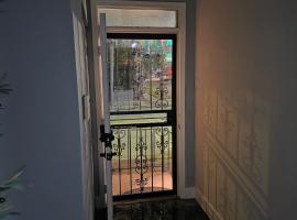 Gozy Downtown House Walk to Stadiums, hotel in Baltimore