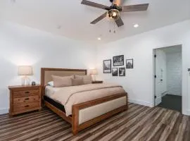 Kinslee's King Suite at Yosemite's Doorstep