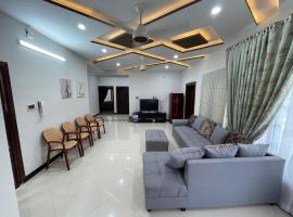 Ranim Family Lodge Abbottabad, ξενοδοχείο σε Αμποταμπάντ