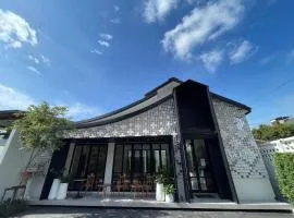 Glyn Chiangmai, Cozy Two-Story Rooms in the Heart of Chiang Mai