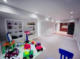 Family Comfort Retreat, Hotel in Brampton