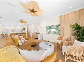 Luxury Villa, 25 Blocks From The Beach, Hot Tub