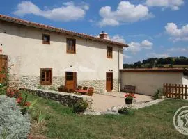 Gîte de Charme à Virigneux avec Jardin Privatif, Animaux Acceptés - FR-1-496-119