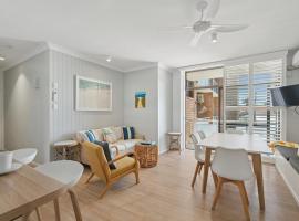 Ocean Parade 5 - Pool, Spa, Beach, Sleeps 5, Affordable, Hotel in Coffs Harbour