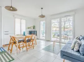 Appartement T3 Moderne avec Terrasse, 2 Parkings, Proche Centre – 4 Personnes, 2 Étoiles - FR-1-521-215