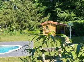 Gîte spacieux avec piscine et terrasse en village - FR-1-589-637