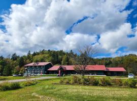 占冠湯の沢温泉森の四季, hotel di Shimukappu