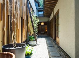 水と翠, Hotel in Gujō