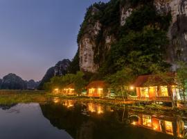 Lotus Field Homestay, ξενοδοχείο με υδρομασάζ σε Νιν Μπιν