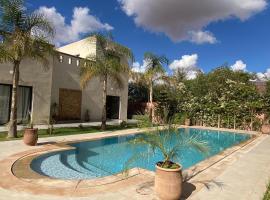 Magnifique Villa Proche Marrakech 4 Chambres, Piscine 10m, Accueille 8 à 10 Personnes, hotel v destinaci El Jemʼa Ghemat