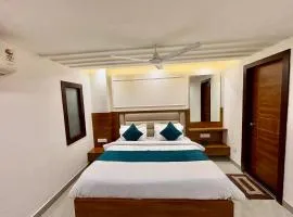 Hotel G R Residency GOLDEN TEMPLE JUST 2 mins WALKING DISTANCE FROM HOTEL