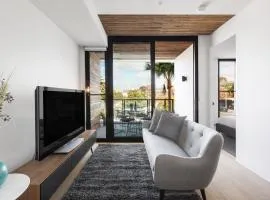 Chic 1-Bed with a Sleek Balcony near Shops