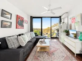 Treetop Retreat Five Minute Stroll To The Beach