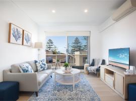 MadeComfy Trendy Apartment on Dee Why Beach, hotel in Deewhy