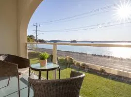 Batemans Bay Studio Escape with Lush Vista