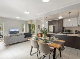 Central Cosy 2-Bed with Pool and near QUT & CBD