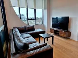 Generous 2-Bed Apartment with Great Amenities