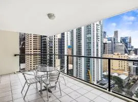 1-Bed Brisbane City Centre with Pool, BBQ & Gym