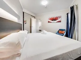 Comfy Lakeside 1-Bed with Secure Parking