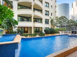 Contemporary 1-Bed First Floor Unit with Pool