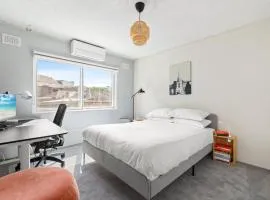 Cosy Sydenham 1-Bed by Inner-West's Attractions