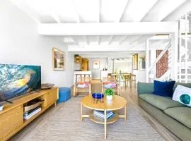 2-Bed Coastal Haven with Pool by Sunshine Beach