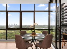 Chic 1-Bed with Pool by River Ferry & Amenities, hotel u gradu Sidnej