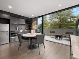 Immaculate Braddon Studio with Accessible Bathroom, Hotel in Turner