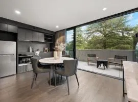 Immaculate Braddon Studio with Accessible Bathroom