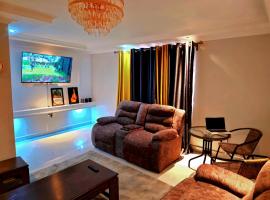 Chic Layover Hub 15 min from JKIA Airport, δωμάτιο σε οικογενειακή κατοικία στο Ναϊρόμπι