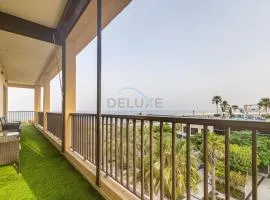 Exquisite 2BR Seafront Haven with Resort Lifestyle and Panoramic Sea Views, Near Faqiat Beach and Campsite, Mina Al Fajer D, Fujairah by Deluxe Holiday Homes