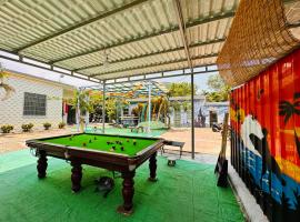 Wan Ning Xiao Gang Guest House, ξενώνας σε Wanning