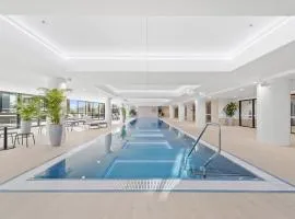 Phillip 2-Bed: Chic Interiors Amazing Amenities