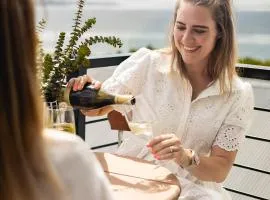 Oceanfront Studios - Hermanus Waterfront Apartments