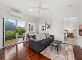 Charming 1-Bed Cottage with Garden Retreat