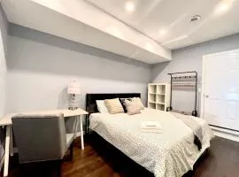 Quiet King Bedroom near DT Toronto