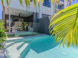 3 Bed Beach Retreat with Pool 1 min walk to sand, hotel v destinaci Kingscliff
