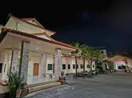 Mark Four Place Hotel