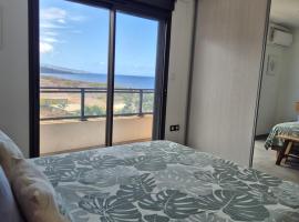 Appartements sur le littoral TROIS BASSINS, hotel i Trois Bassins