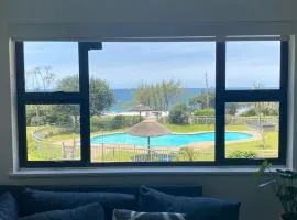 Whale Tale Beachfront Apartment-50m from beach