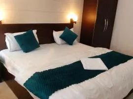 Hotel Shiv Palace Yoga World Retreat