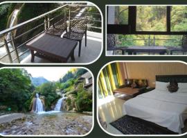 Kempty Lake Waterfall Resort - Run by Anaysha Group, hotel en Mussoorie